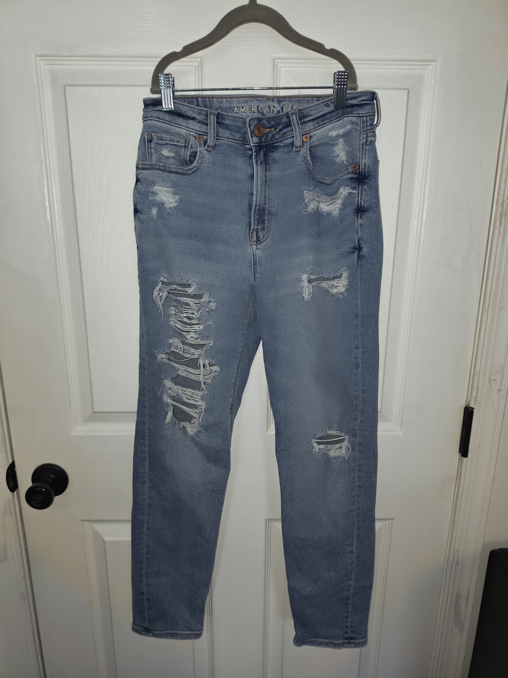 American Eagle Outfitters Light Blue Distressed Mom Jeans